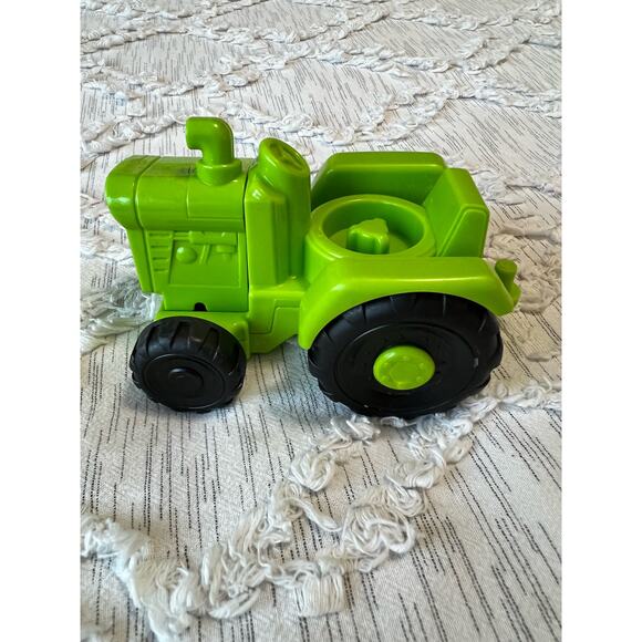 Fisher-Price Little People Helpful Harvester Tractor Farm Vehicle Figure Set - Picture 3 of 5